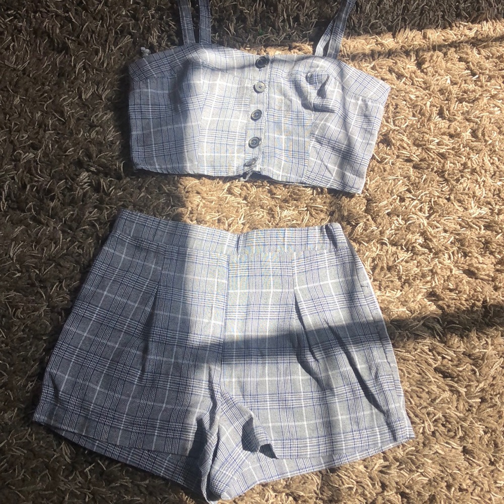 2 piece set with top with buttons